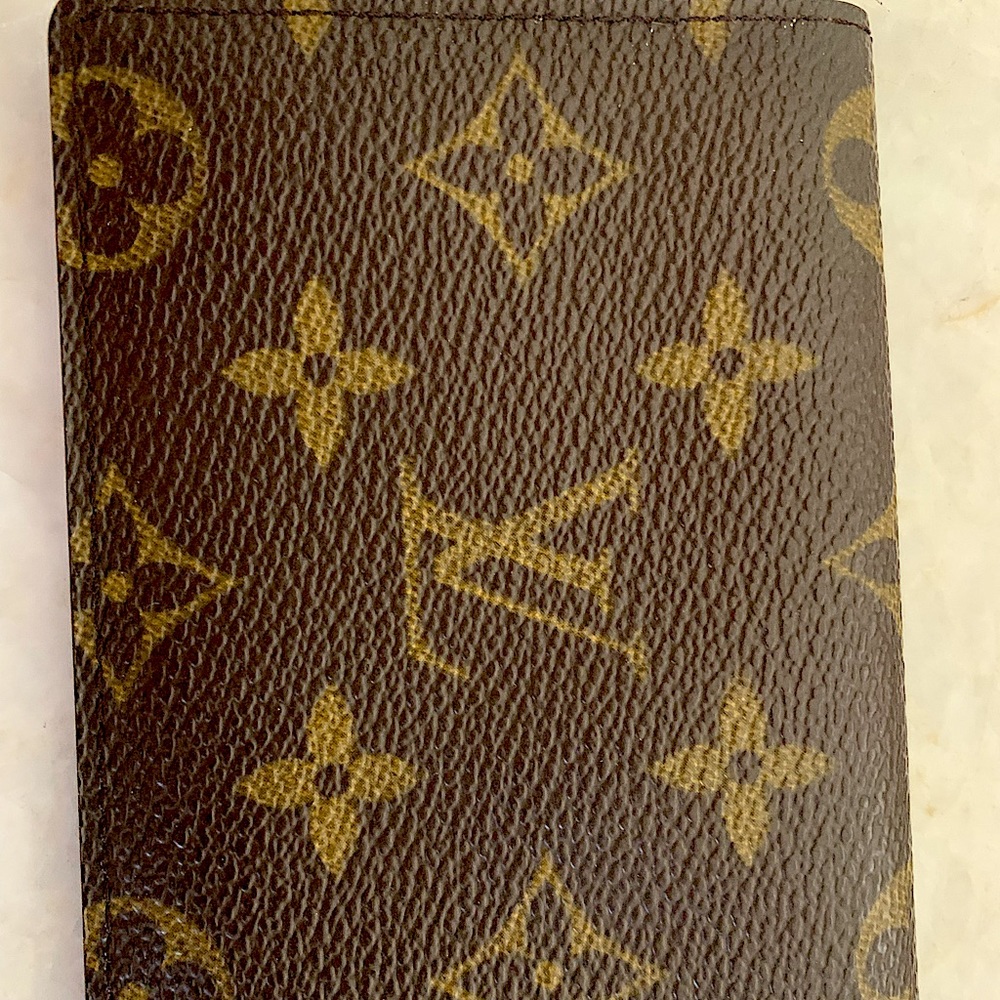 Louis Vuitton credit card and ID holder. New never been used. This is Genuine